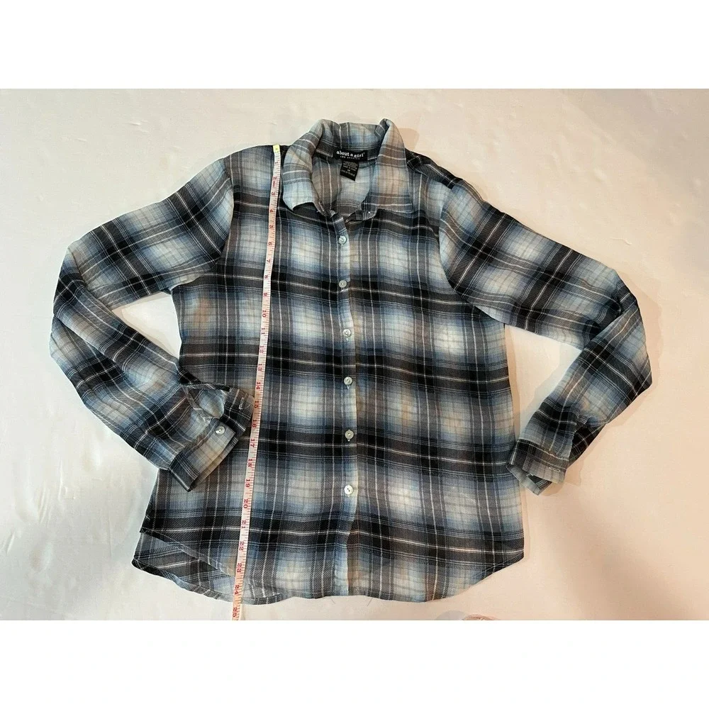 About‎ A Girl Plaid Lynn Plaid Flannel Shirt Medium Buttons